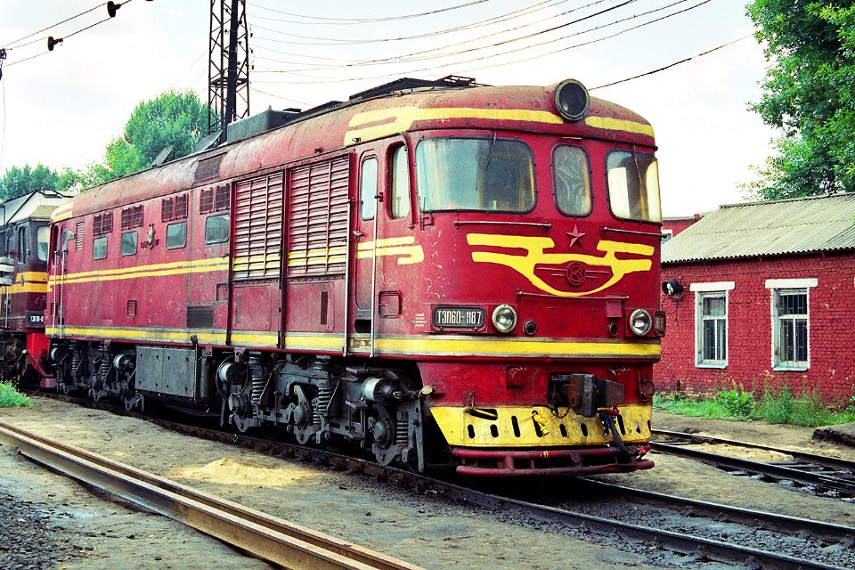 ТЭП60-1187,_Russia,_Saratov_region,_Saratov_depot_(Trainpix_170249)