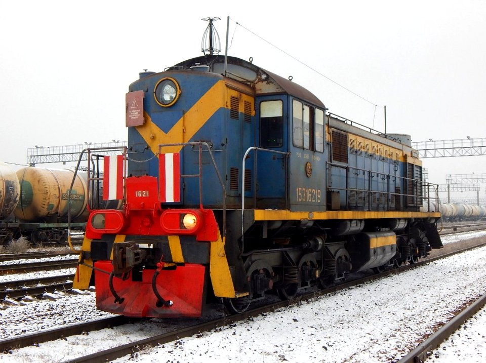ТЭМ2-1621,_Россия,_Самарская_область,_станция_Сызрань-I_(Trainpix_148666)