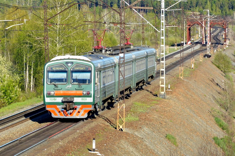 ЭД4М-0109,_Russia,_Chelyabinsk_region,_Syrostan_-_Floysovaya_stretch_(Trainpix_163643)