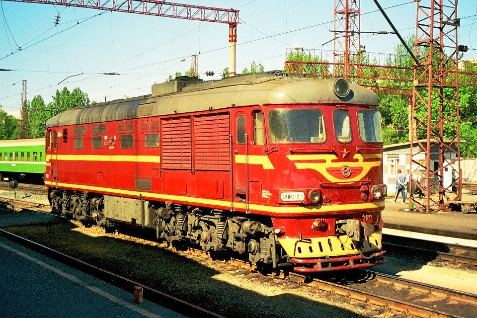 ТЭП60-1184,_Russia,_Saratov_region,_Saratov-I-Passenger_station_(Trainpix_150251)