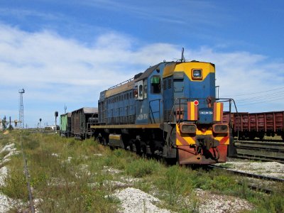 ТЭМ2УМ-354,_Казахстан,_Карагандинская_область,_станция_Кзыл_(Trainpix_72956)