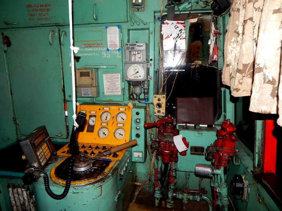 ЧМЭ3-5598,_Россия,_Самарская_область,_станция_Сызрань_(Trainpix_144612)