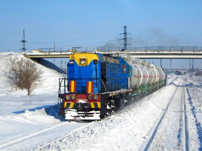 ТЭМ2У-8328,_Казахстан,_Карагандинская_область,_станция_Распорядительная_(Trainpix_152979)