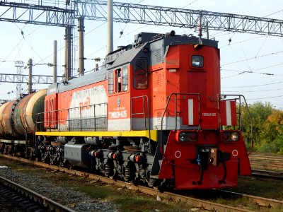 ТЭМ18ДМ-605,_Россия,_Самарская_область,_станция_Сызрань_(Trainpix_180681)