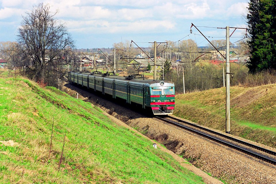 ЭР2-1177,_Russia,_Moscow_region,_Volokolamsk_-_Blagoveshchenskoye_stretch_(Trainpix_166516)