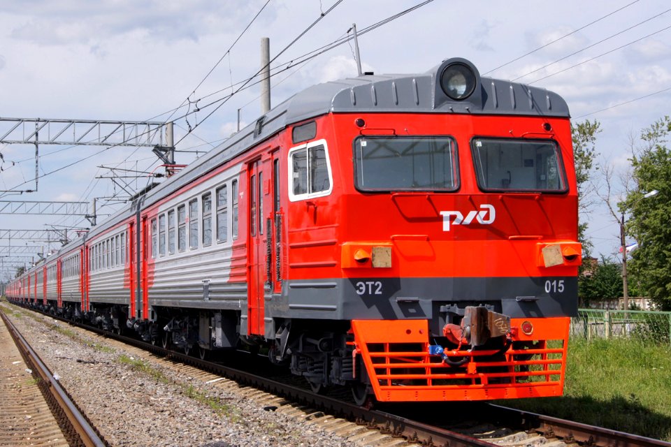 ЭТ2-015,_Россия,_Тверская_область,_станция_Лихославль_(Trainpix_61012)