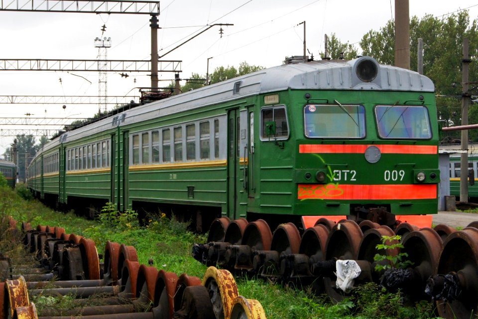 ЭР2Т-8012,_Россия,_Санкт-Петербург,_депо_Санкт-Петербург-Финляндский_(Trainpix_166639)