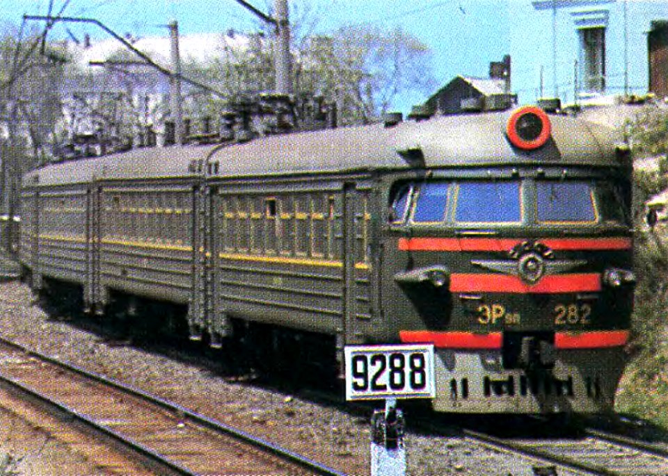 ЭР9П-282,_СССР,_Приморский_край,_Владивосток_(Trainpix_128059)