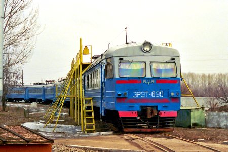ЭР9Т-690,_Russia,_Saratov_region,_Anisovka_depot_(Trainpix_178532)