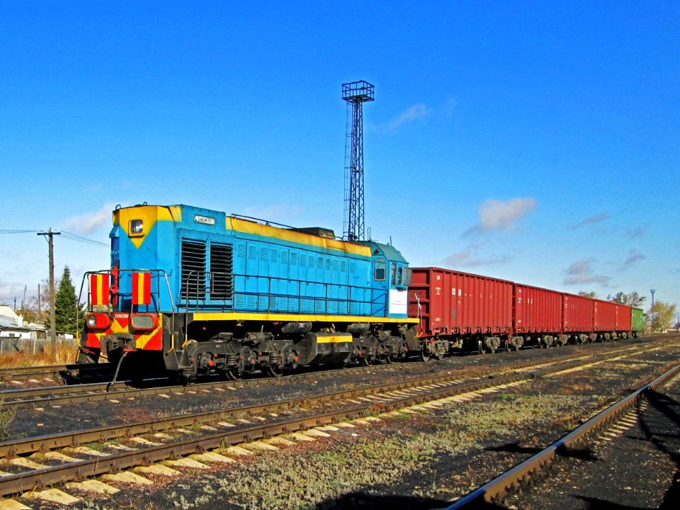 ТЭМ2УМ-355,_Казахстан,_Карагандинская_область,_станция_Сарань-Угольная_(Trainpix_77965)