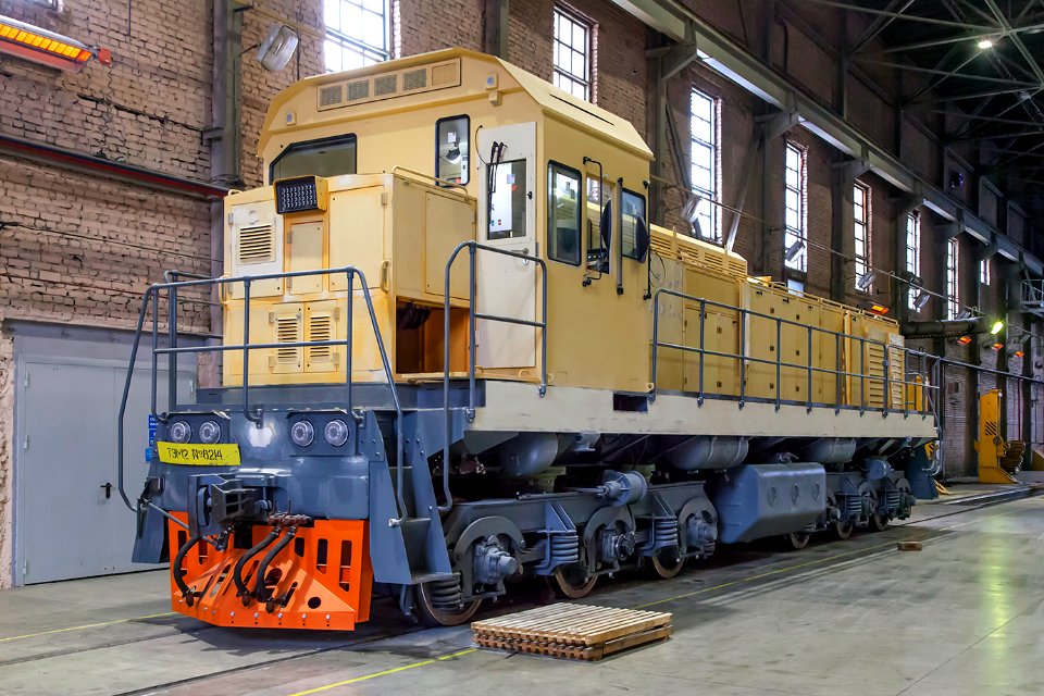 ТЭМ2УГМК-8214,_Russia,_Kurgan_region,_JSC_«Shadrinsk_plant_of_automobile_units»_(Trainpix_158438)