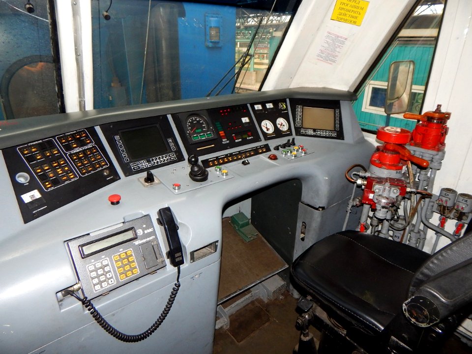 ЧС2К-812,_Россия,_Самарская_область,_станция_Самара_(Trainpix_163494)