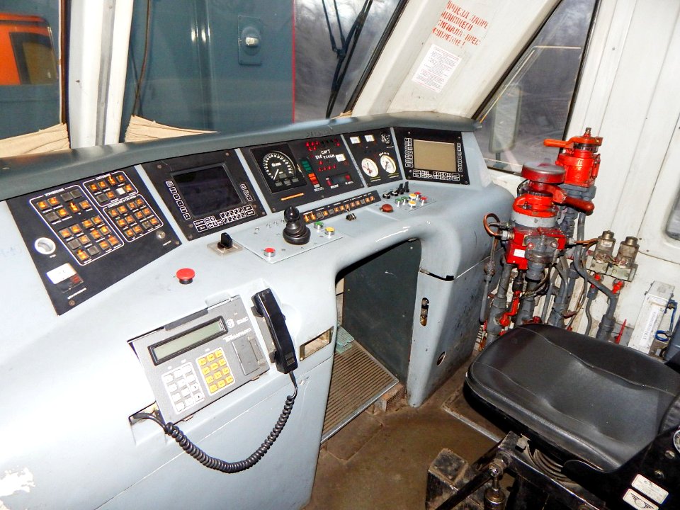 ЧС2К-657,_Россия,_Самарская_область,_станция_Безенчук_(Trainpix_211548)