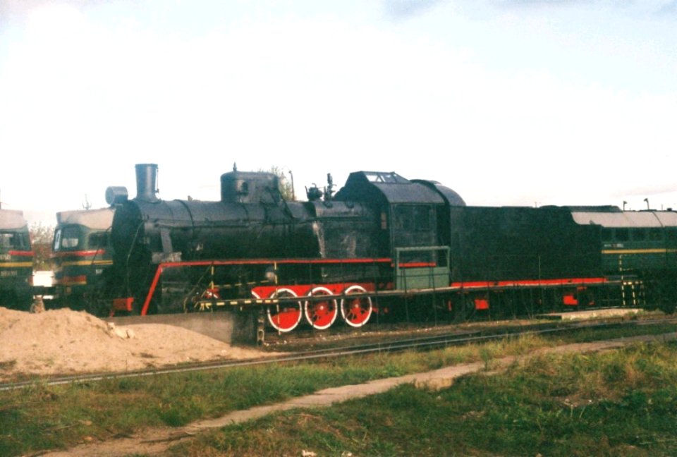 Эр796-28,_Russia,_Udmurtia,_Izhevsk_depot_(Trainpix_126087)