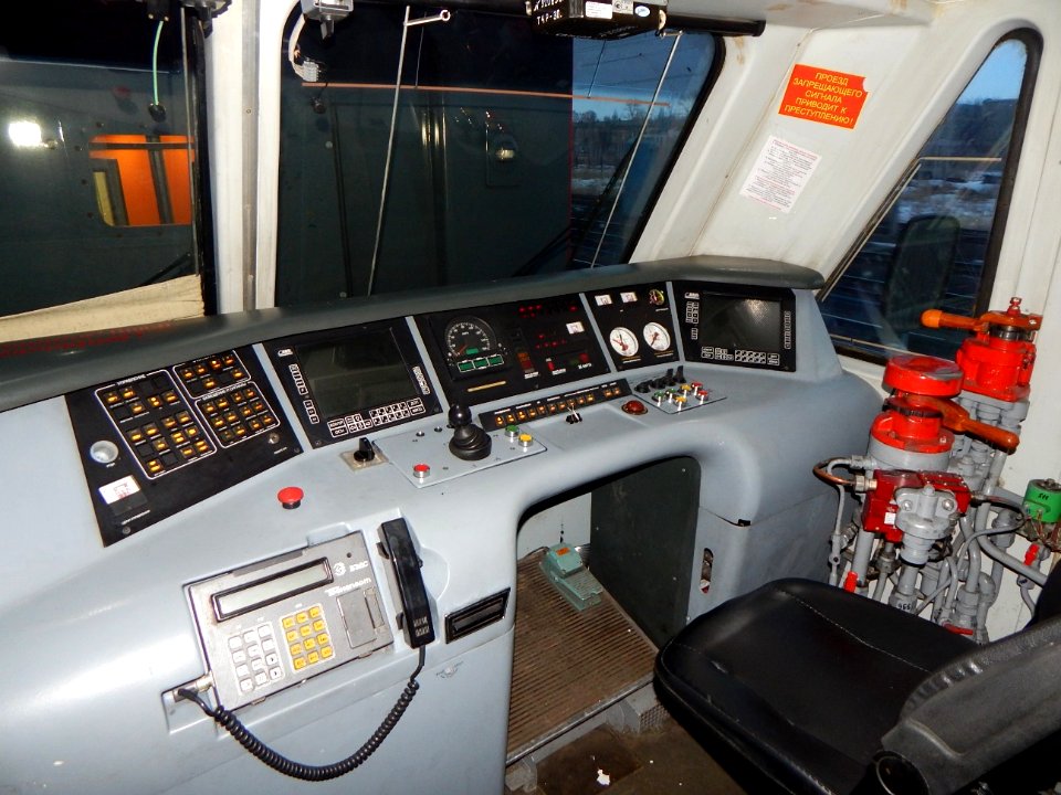 ЧС2К-691,_Россия,_Самарская_область,_станция_Жигули_(Trainpix_159034)