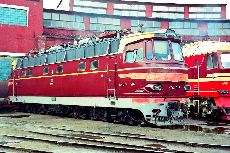 ЧС4-027,_Russia,_Saratov_region,_Saratov_depot_(Trainpix_161022)