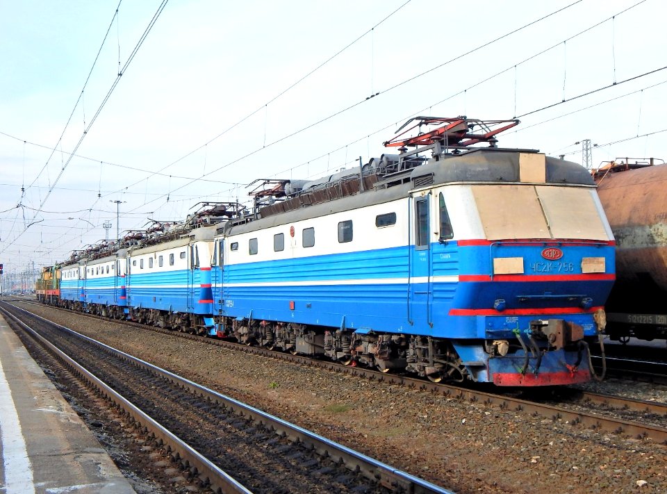 ЧС2К-756,_Россия,_Самарская_область,_станция_Сызрань_(Trainpix_145922)
