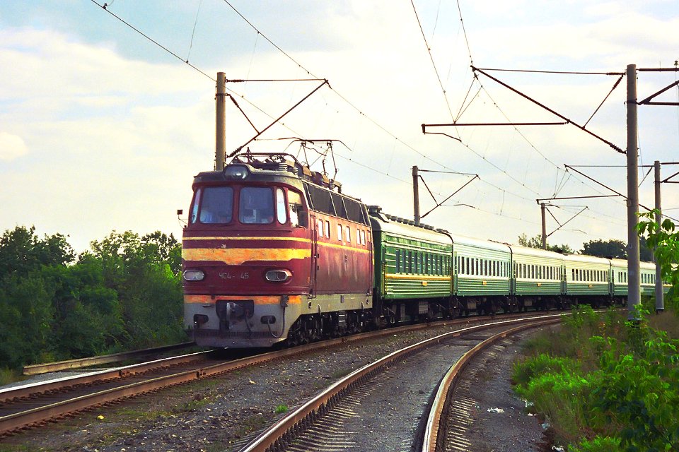 ЧС4-045,_Russia,_Saratov_region,_Zhasminnaya_-_Kurdyum_stretch_(Trainpix_150807)
