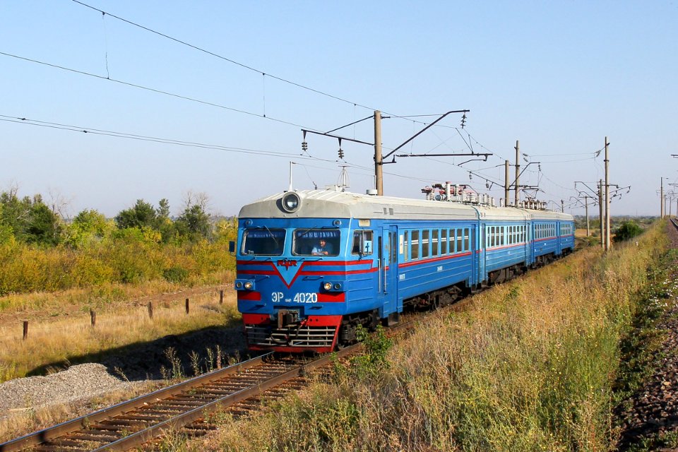 ЭР9М-4020,_Казахстан,_Карагандинская_область,_перегон_Жанааул_-_Кокпекты_(Trainpix_204035)