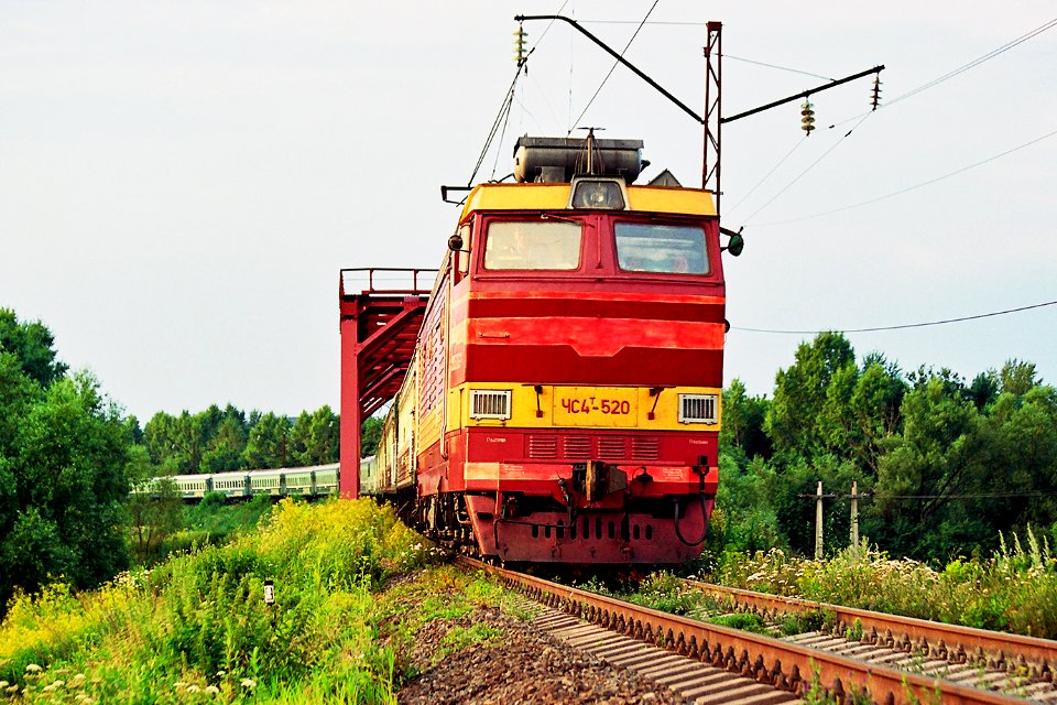 ЧС4Т-520,_Russia,_Moscow_region,_Uzunovo_-_Serebryanye_Prudy_stretch_(Trainpix_163889)