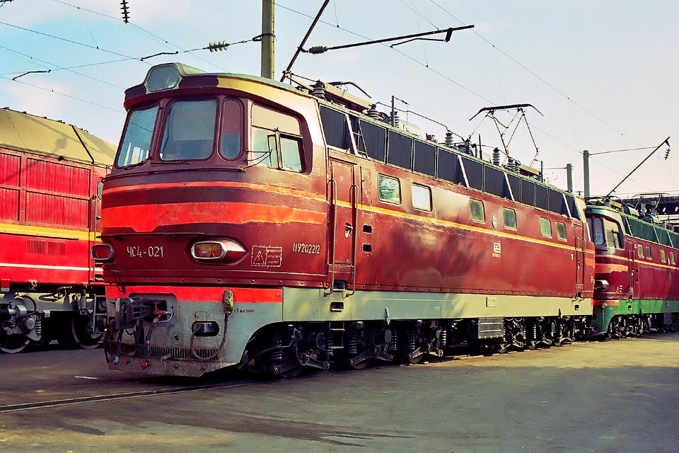 ЧС4-021,_Russia,_Saratov_region,_Saratov_depot_(Trainpix_148989)