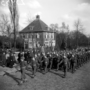 Afscheid_vijfde_bataljon_8R-I_te_Amersfoort,_Bestanddeelnr_902-5953