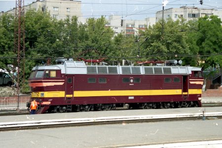 ЧС4Т-530,_Россия,_Саратовская_область,_станция_Саратов-I-Пассажирский_(Trainpix_152254)