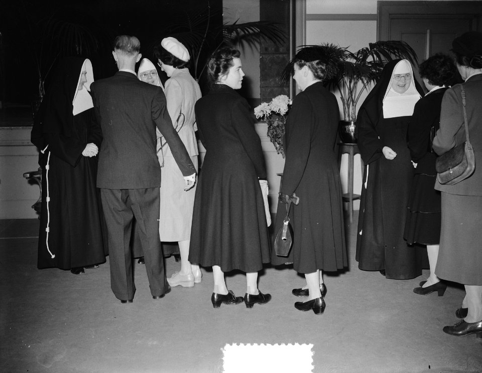 Afscheid_zusters_Rooms_Katholieke_meisjes_HBS_Amsterdam,_Bestanddeelnr_904-7792