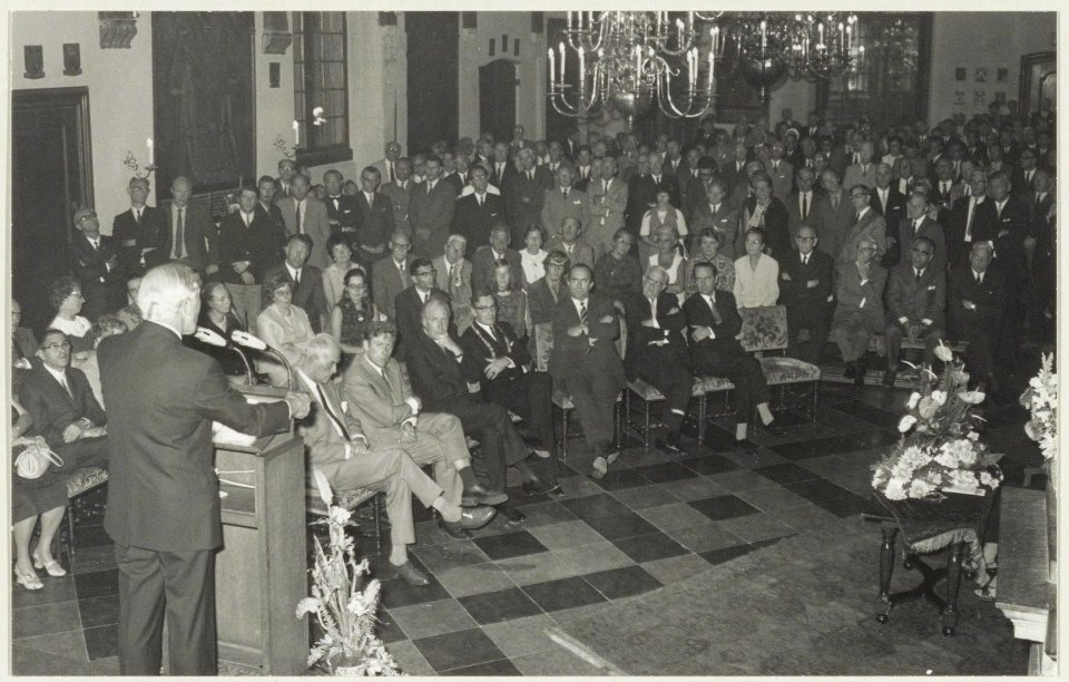 Afscheid_van_W.F._Happé,_wethouder_van_stadsontwikkeling_en_openbare_werken._NL-HlmNHA_54011968_02