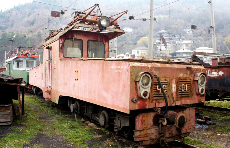 ЧС11М-01,_Грузия,_Самцхе-Джавахетия,_депо_Боржоми_(Trainpix_84257)