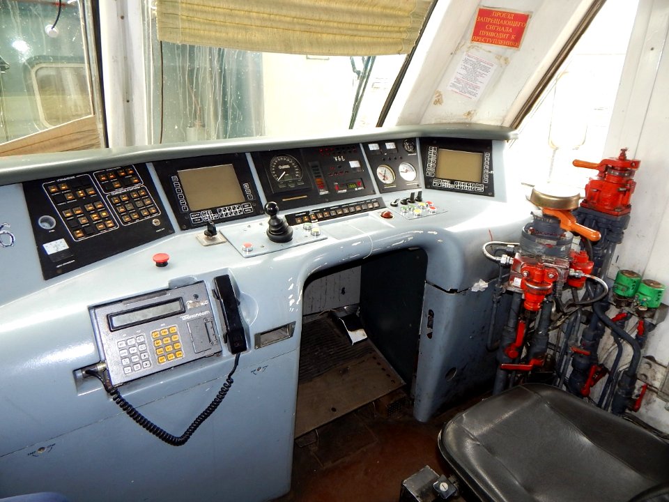ЧС2К-786,_Russia,_Samara_region,_Tolyatti_station_(Trainpix_179932)
