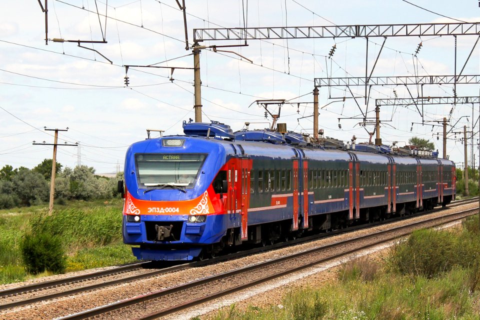 ЭП3Д-0004,_Казахстан,_Карагандинская_область,_перегон_Жана_Караганды_-_Майкудук_(Trainpix_199727)