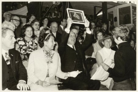 Afscheid_van_burgemeester_Cremers_in_de_Kennemer_Sporthal_op_16_april_1969._NL-HlmNHA_54011942_2