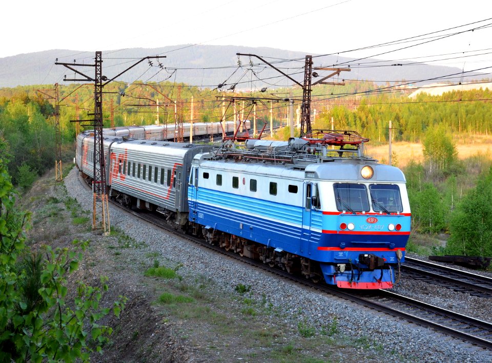 ЧС2К-687,_Russia,_Chelyabinsk_region,_Floysovaya_-_Syrostan_stretch_(Trainpix_164080)