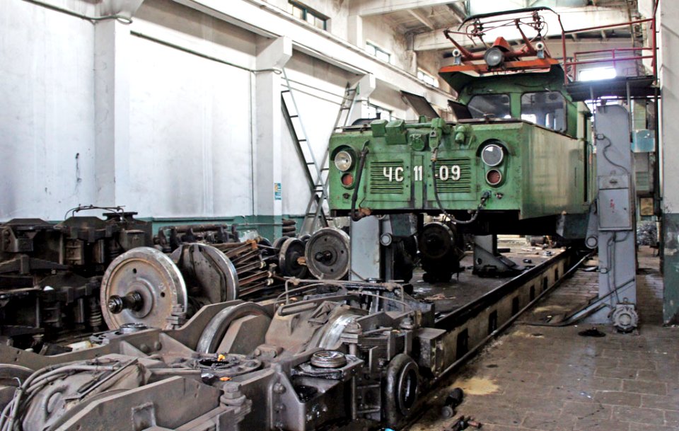 ЧС11-09,_Грузия,_Самцхе-Джавахетия,_депо_Боржоми_(Trainpix_84328)