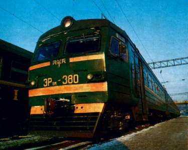 ЭР9М-380,_СССР,_Литовская_ССР,_Вильнюс,_станция_Вильнюс_(Trainpix_204487)