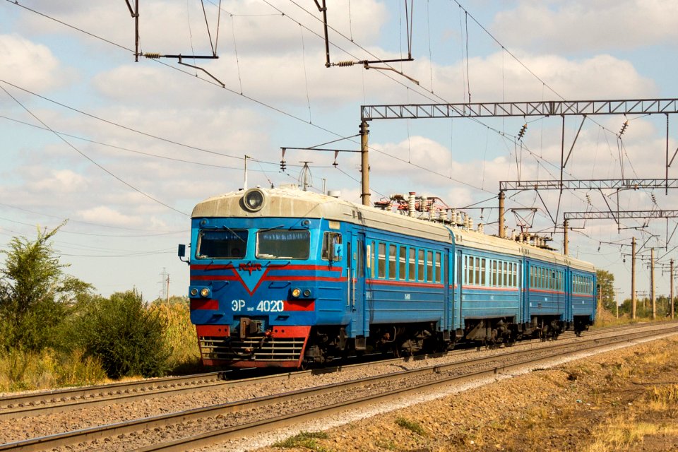 ЭР9М-4020,_Казахстан,_Карагандинская_область,_перегон_Жана_Караганды_-_Майкудук_(Trainpix_205005)