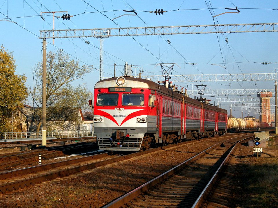 ЭР9М-4014,_Литва,_Вильнюс,_станция_Вильнюс_(Trainpix_147266)