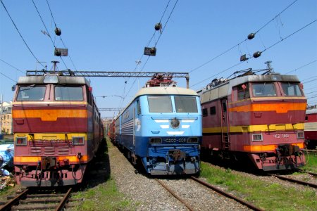 ЧС2Т-1033,_ЧС200-008_и_ЧС2Т-960,_Россия,_Санкт-Петербург,_депо_Санкт-Петербург-Пассажирский-Московский_(Trainpix_156061)