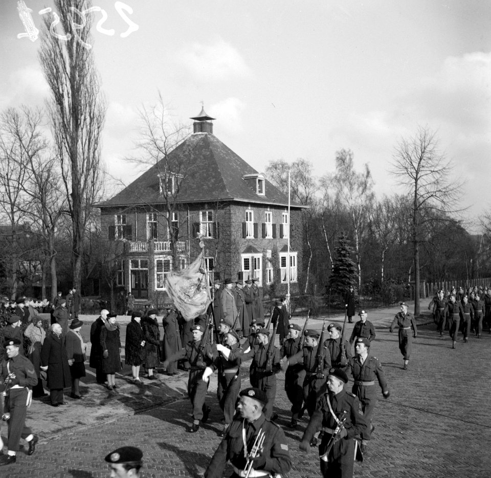 Afscheid_vijfde_bataljon_8R-I_te_Amersfoort,_Bestanddeelnr_902-5951