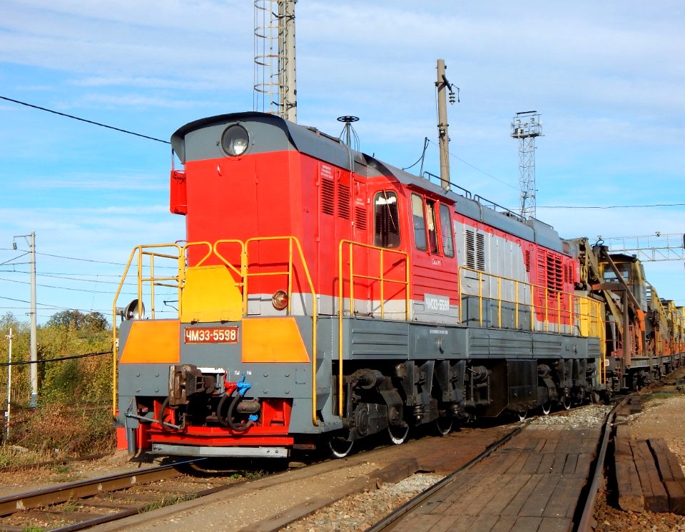 ЧМЭ3-5598,_Россия,_Самарская_область,_станция_Сызрань_(Trainpix_144870)
