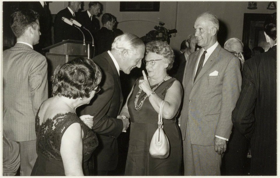 Afscheid_van_W.F._Happé,_wethouder_van_stadsontwikkeling_en_openbare_werken._NL-HlmNHA_54011969_02