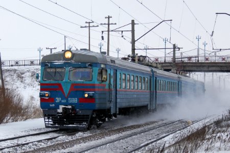 ЭР9Мр-588,_Казахстан,_Карагандинская_область,_перегон_Жана_Караганды_-_Майкудук_(Trainpix_185330)