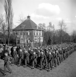Afscheid_vijfde_bataljon_8R-I_te_Amersfoort,_Bestanddeelnr_902-5958