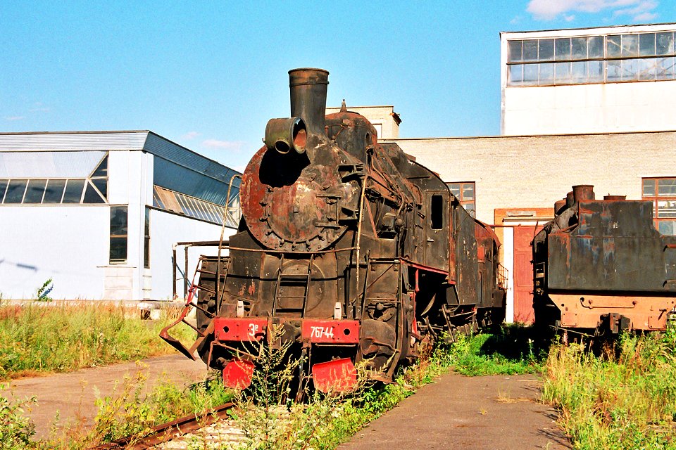 Эр767-44,_Russia,_Moscow_region,_Shcherbinka_Experimentative_test_ring_of_VNIIZhT_(Trainpix_202970)
