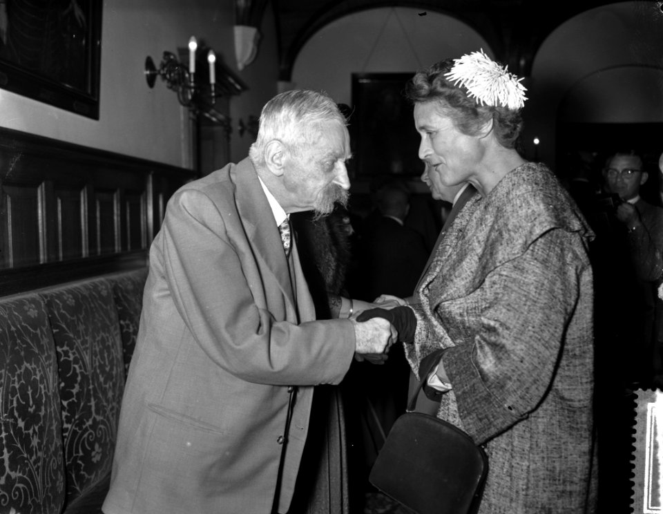 Afscheid_prof_mr_A_Anema_als_lid_Eerste_Kamer_met_mejuffrouw_Klompé,_Bestanddeelnr_911-6031