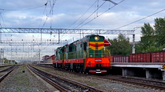 ЧМЭ3-2556,_Россия,_Челябинская_область,_станция_Тракторострой_(Trainpix_175326)