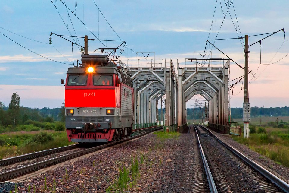 ЧС4Т-472,_Russia,_Smolensk_region,_Durovo_-_Izdeshkovo_stretch_(Trainpix_174273)