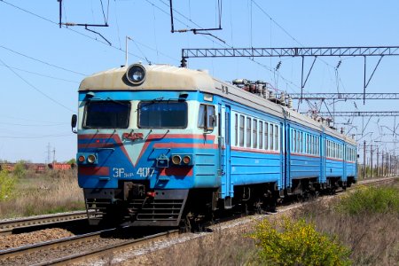 ЭР9М-4017,_Казахстан,_Карагандинская_область,_перегон_Майкудук_-_Жана_Караганды_(Trainpix_163450)