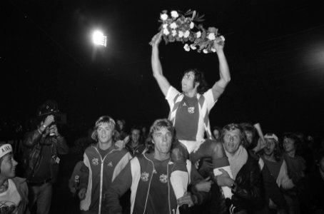 Afscheid_Sjaak_Swart_in_benefietwedstrijd_Ajax_tegen_Tottenham-Hotspur,_Swart_wo,_Bestanddeelnr_926-5986